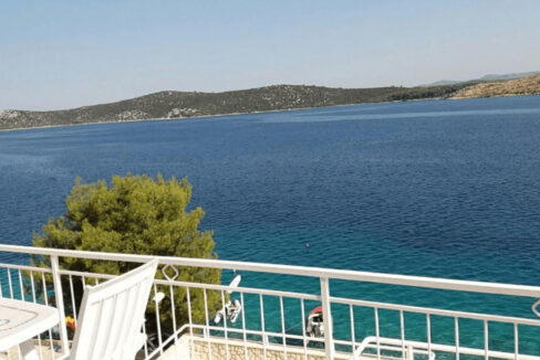 Haus am Meer in der Nähe von Šibenik