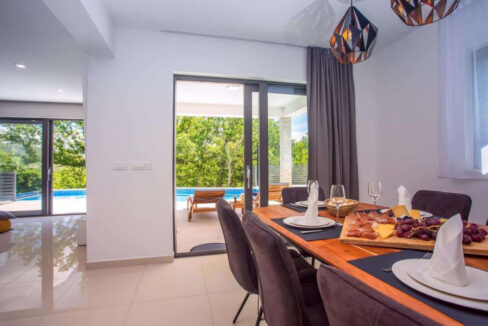 Modernes Haus in der Region Omis