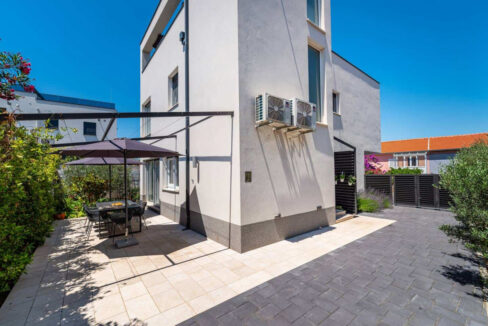 Haus in der Nähe des lokalen Strandes auf Ciovo