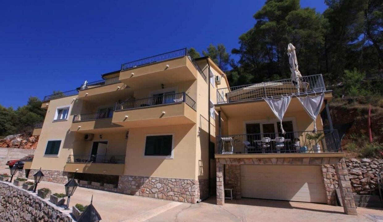 Traditionelles Haus am Meer auf der Insel Hvar