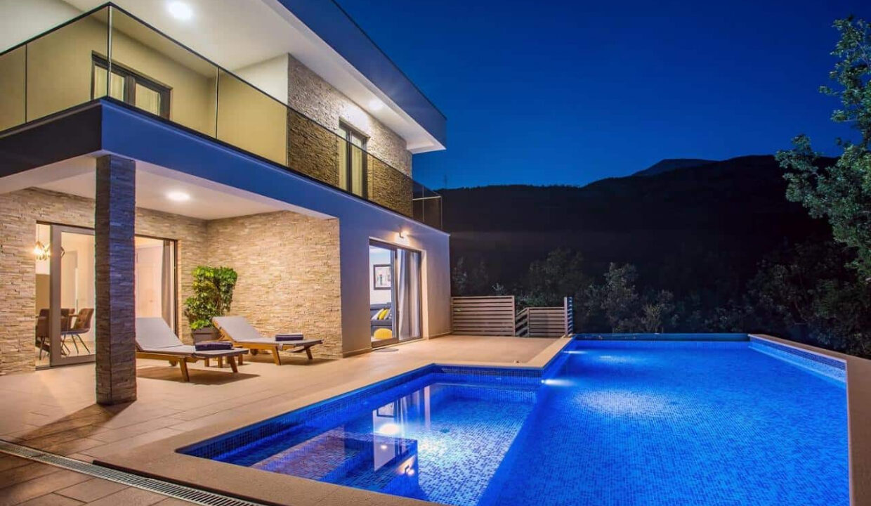 Modernes Haus in der Region Omis