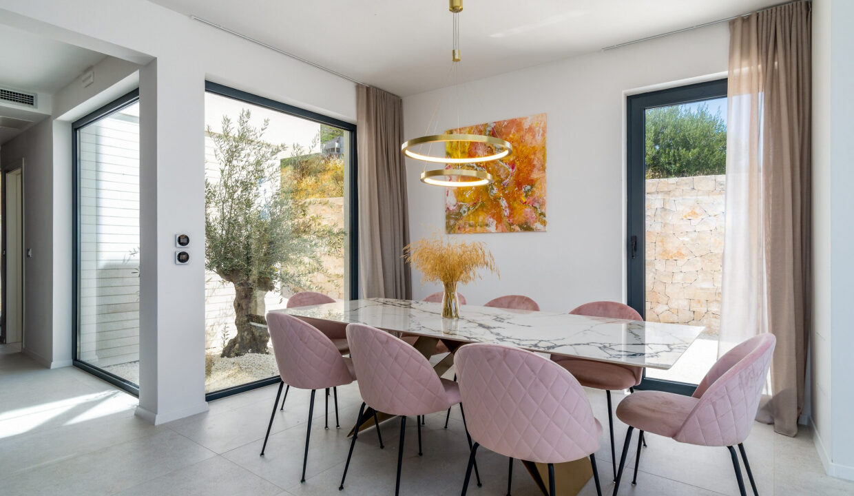 Ausgezeichnete neue Villa in Split