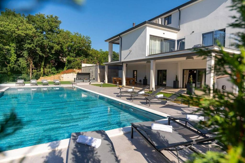 Elegantes modernes Haus -Tinjan, Istrien