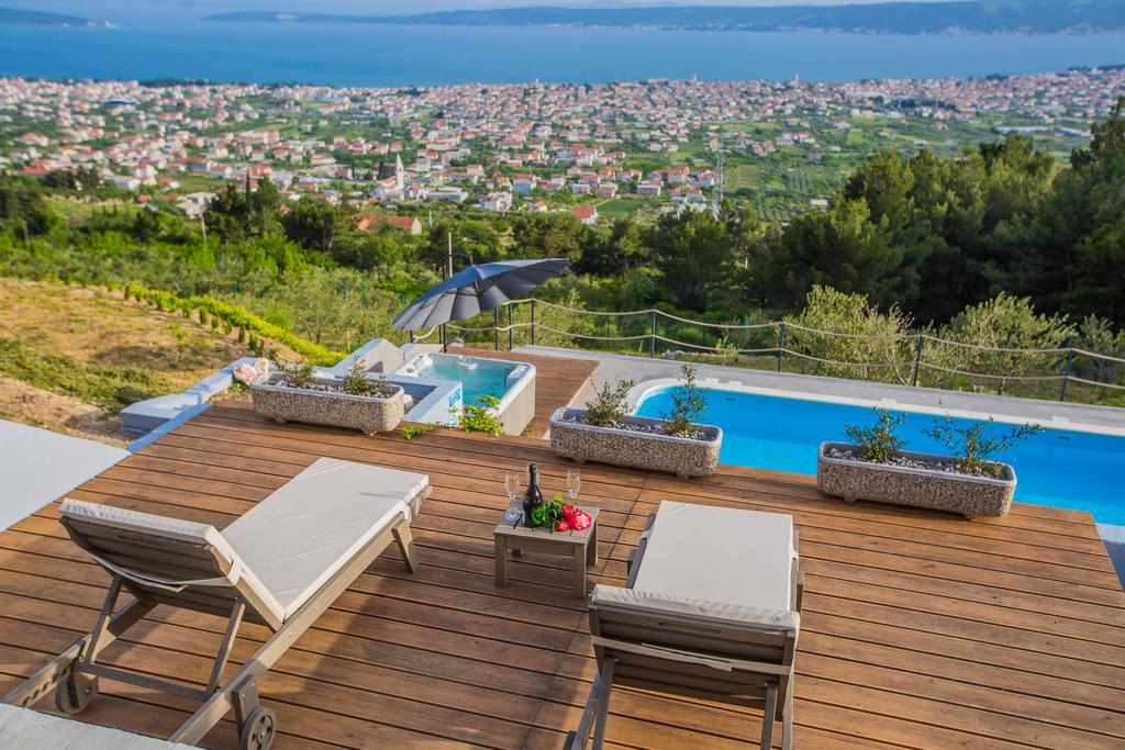 Villa mit Meerblick in einem Vorort von Split