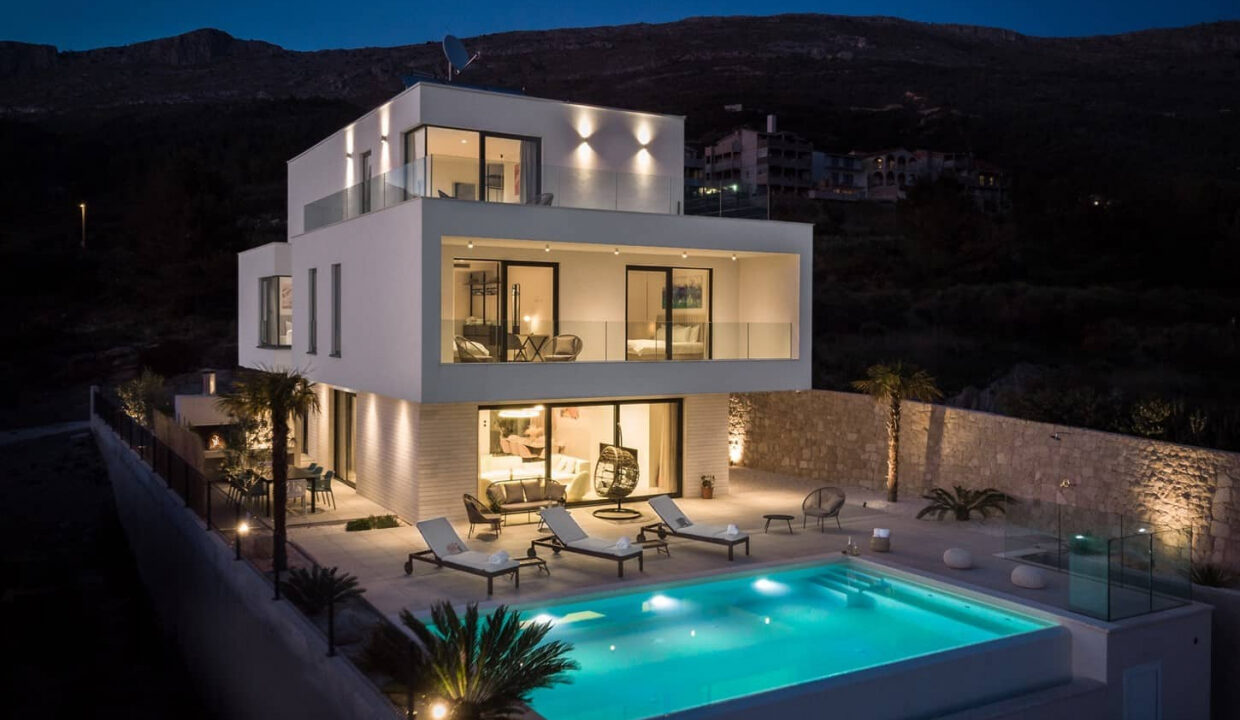 Ausgezeichnete neue Villa in Split