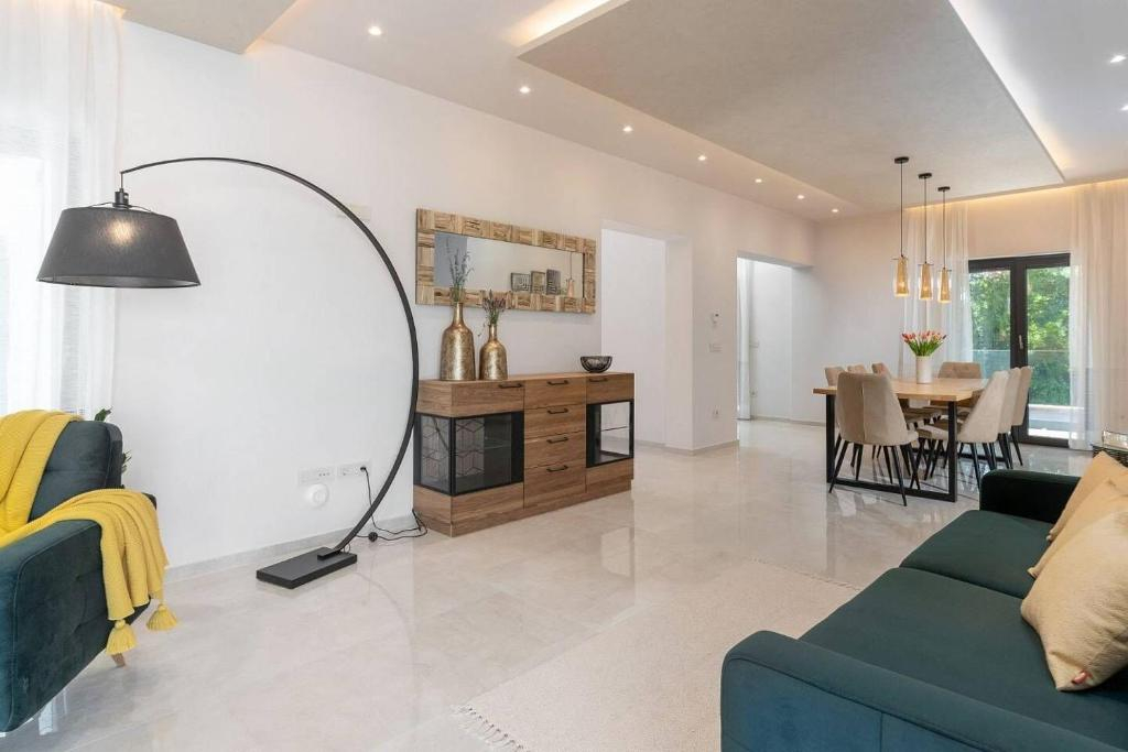 Elegantes modernes Haus -Tinjan, Istrien