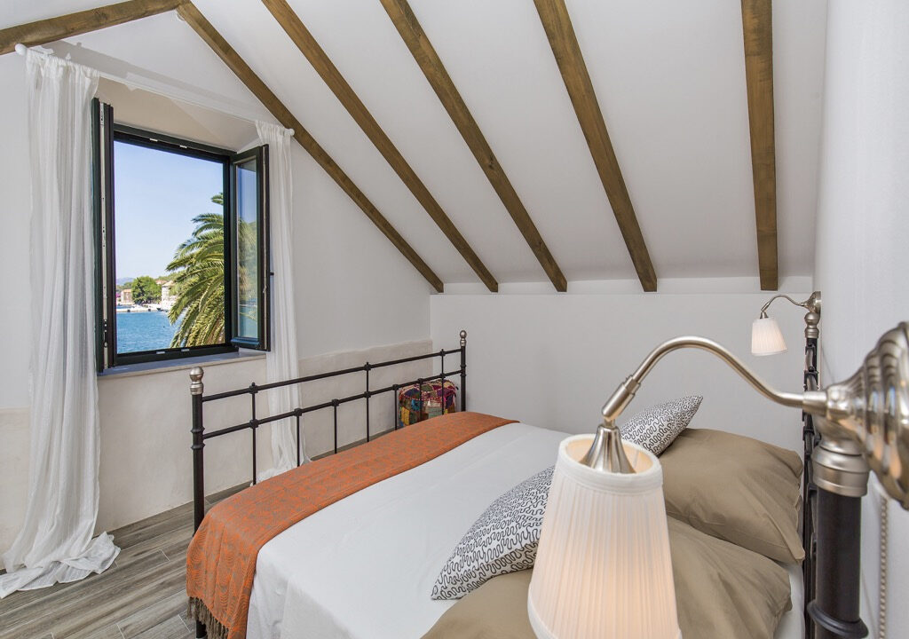 Steinhaus am Meer auf der Insel Sipan