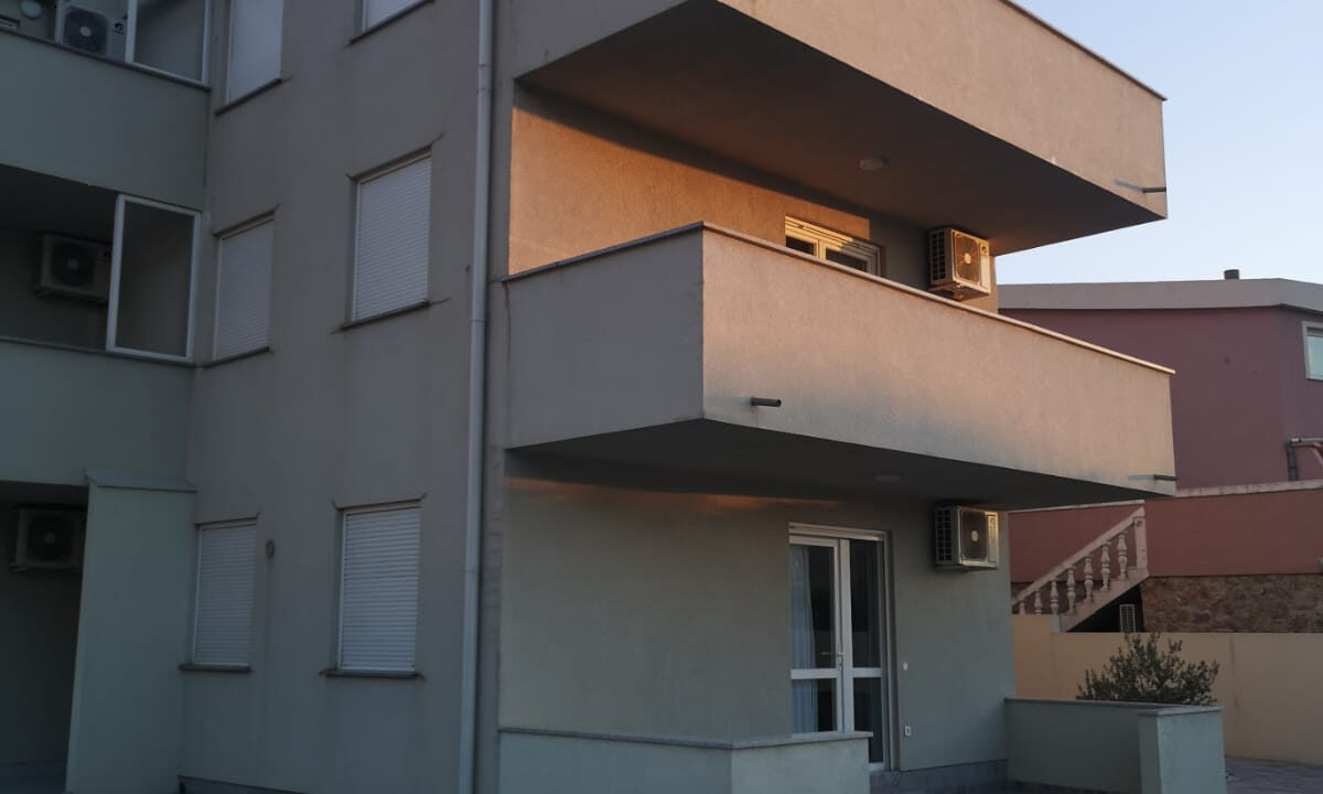 Appartementhaus mit Meerblick in Cesarica