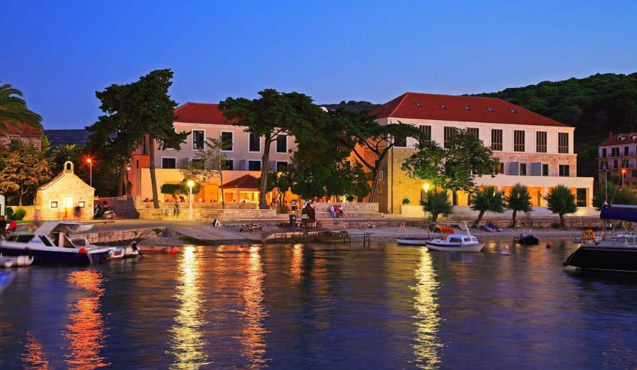 Hotel am Meer auf der Insel Bra?